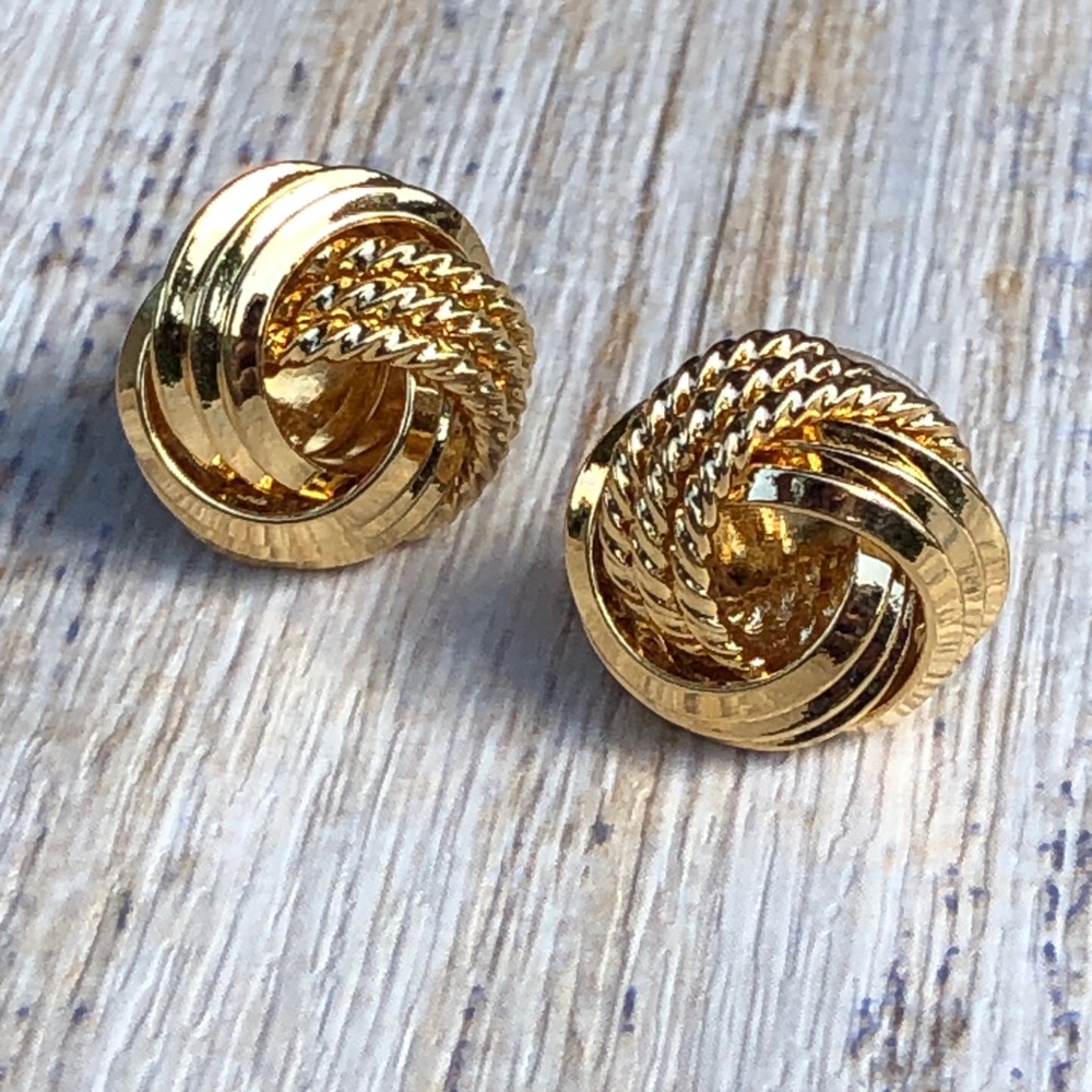 Golden knot earrings